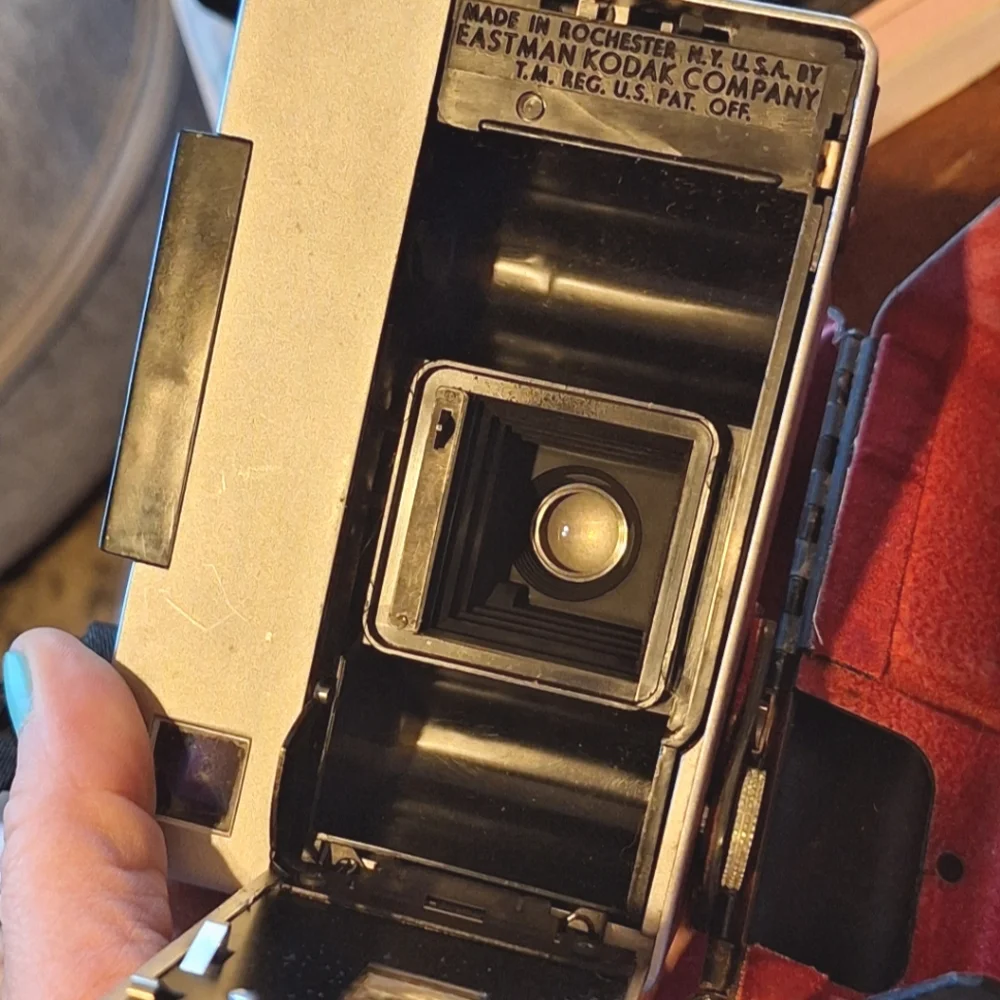 Vintage Kodak Instamatic 804 With Hard Shell Black Red Velvet Case Untested